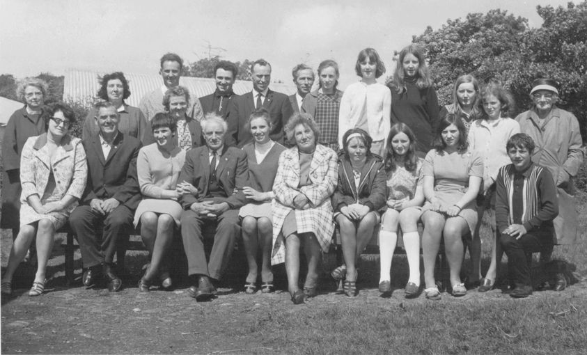 Former pupils of Glenshesk School, at the closing of the school,1969, closing of school
